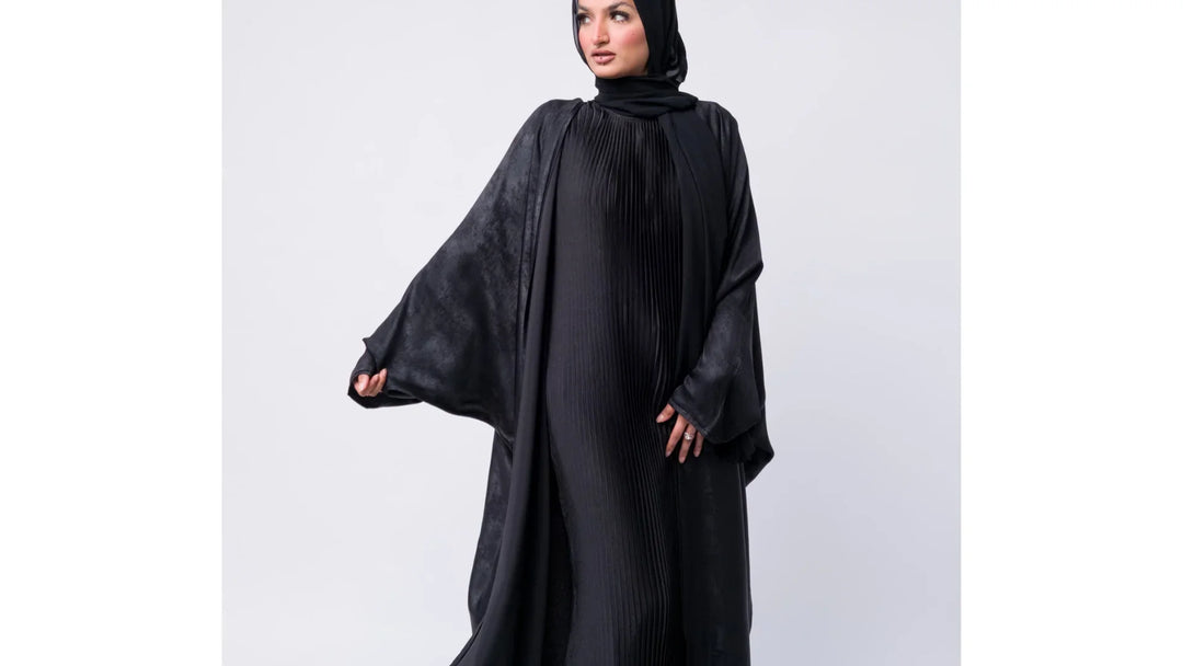 HOW TO ACCESSORIZE YOUR ABAYA FOR A CHIC LOOK