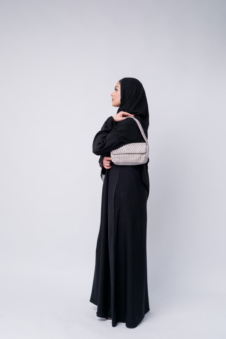 Lightweight black abaya set with hijab, perfect for everyday modesty and Islamic attire. 