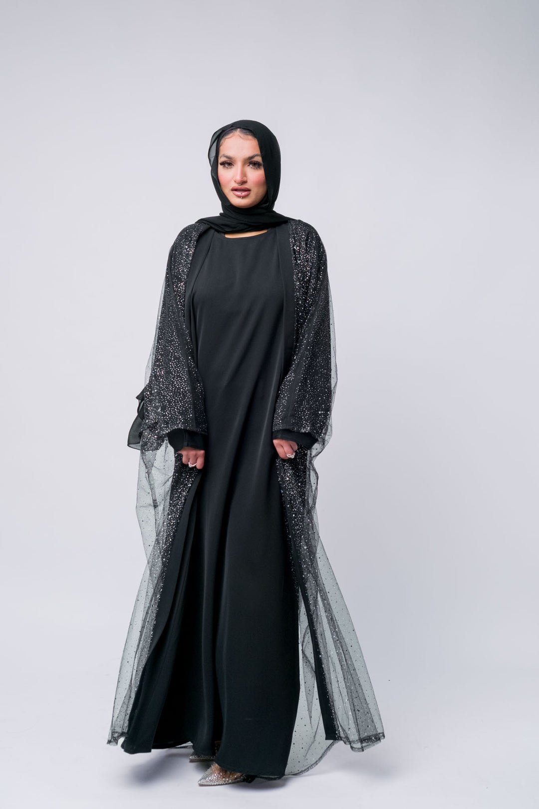 Black abaya with shimmering details and heels – stylish modest dress