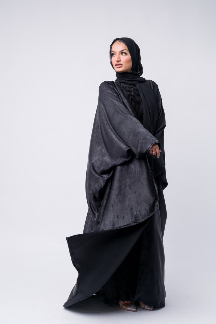Modest fashion black abaya with pleated front and kimono sleeves, ideal for modern Islamic wear.