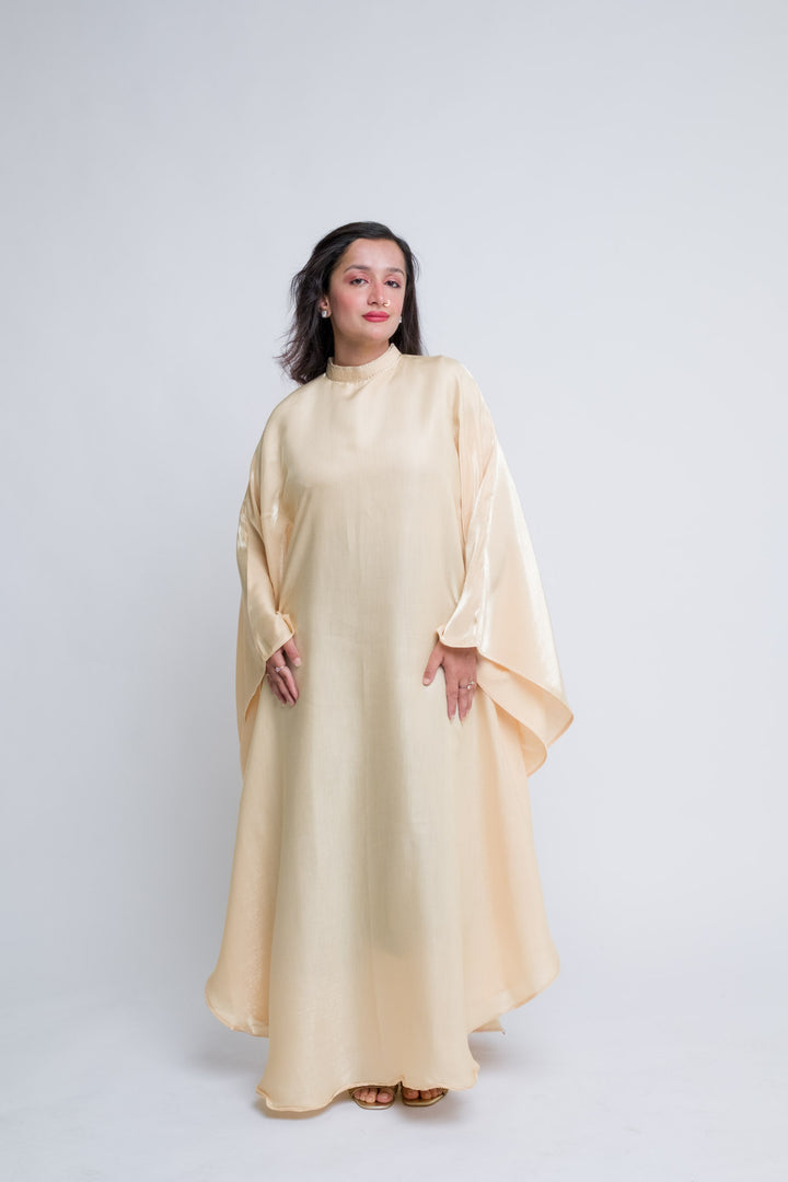 Statement kaftan with flowing sleeves and soft sheen