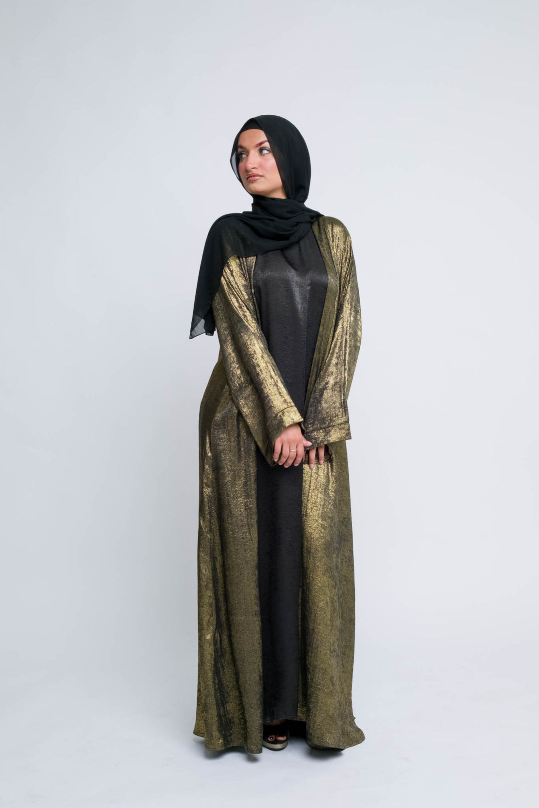 Luxe polyester abaya with full-length sleeve and flow