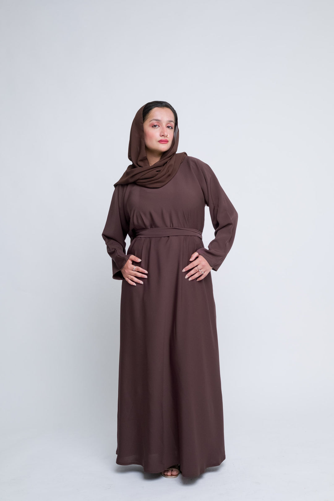 Simple and elegant brown abaya set for women, modest wear ideal for Ramadan or formal use.