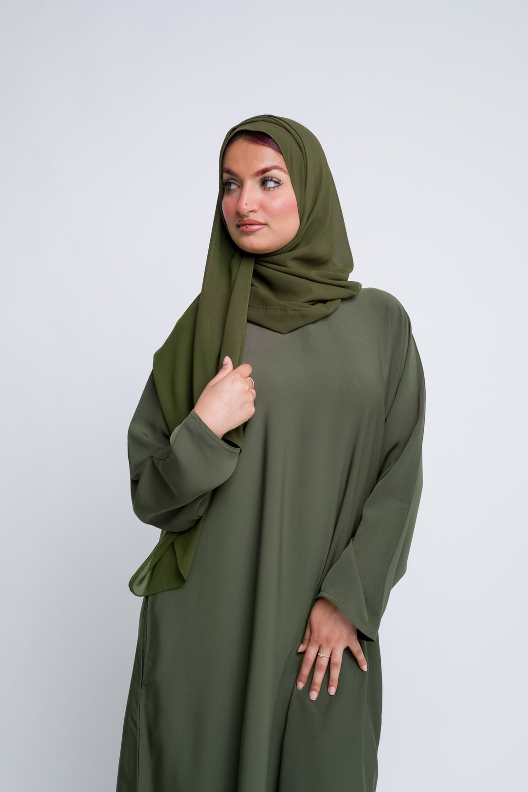 Premium olive abaya for Muslim women, featuring long sleeves and a flowy design. 