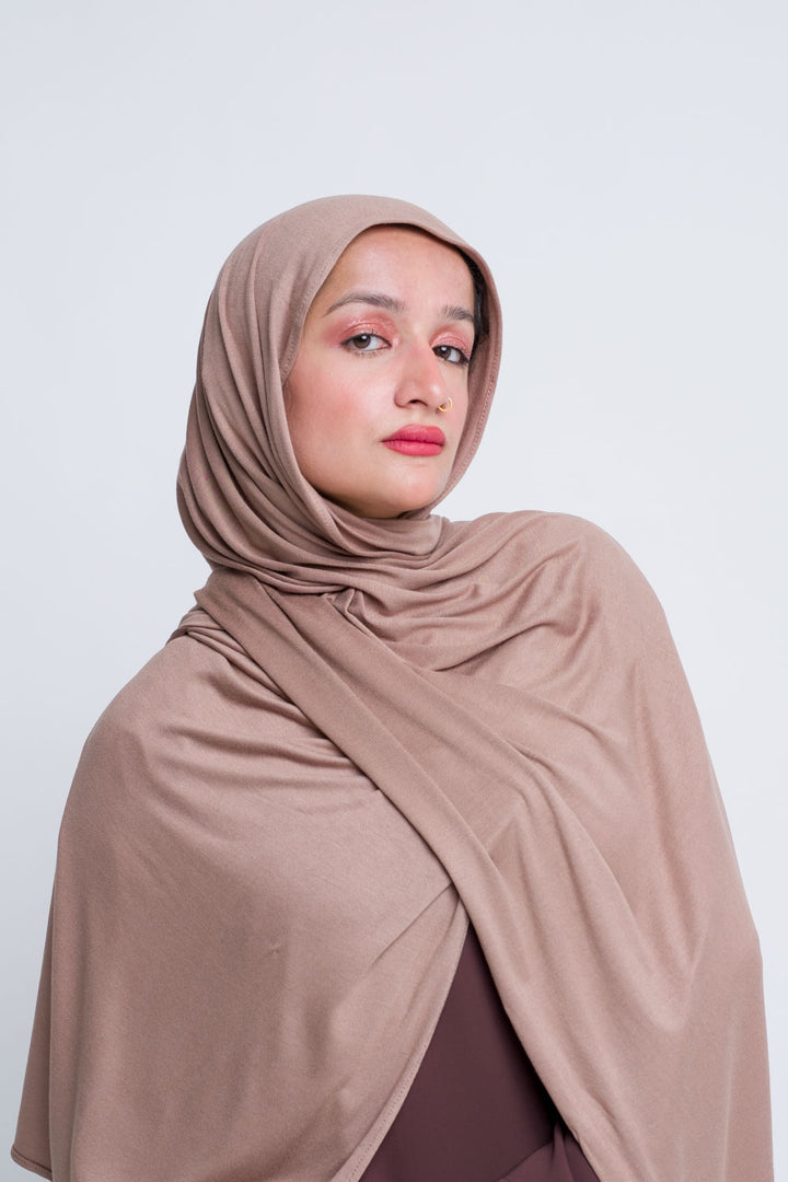 Stretchy camel hijab in jersey fabric for breathable wear.